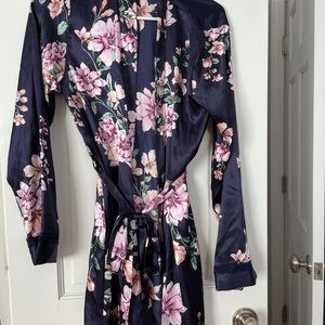 Apt 9 floral short silk robe